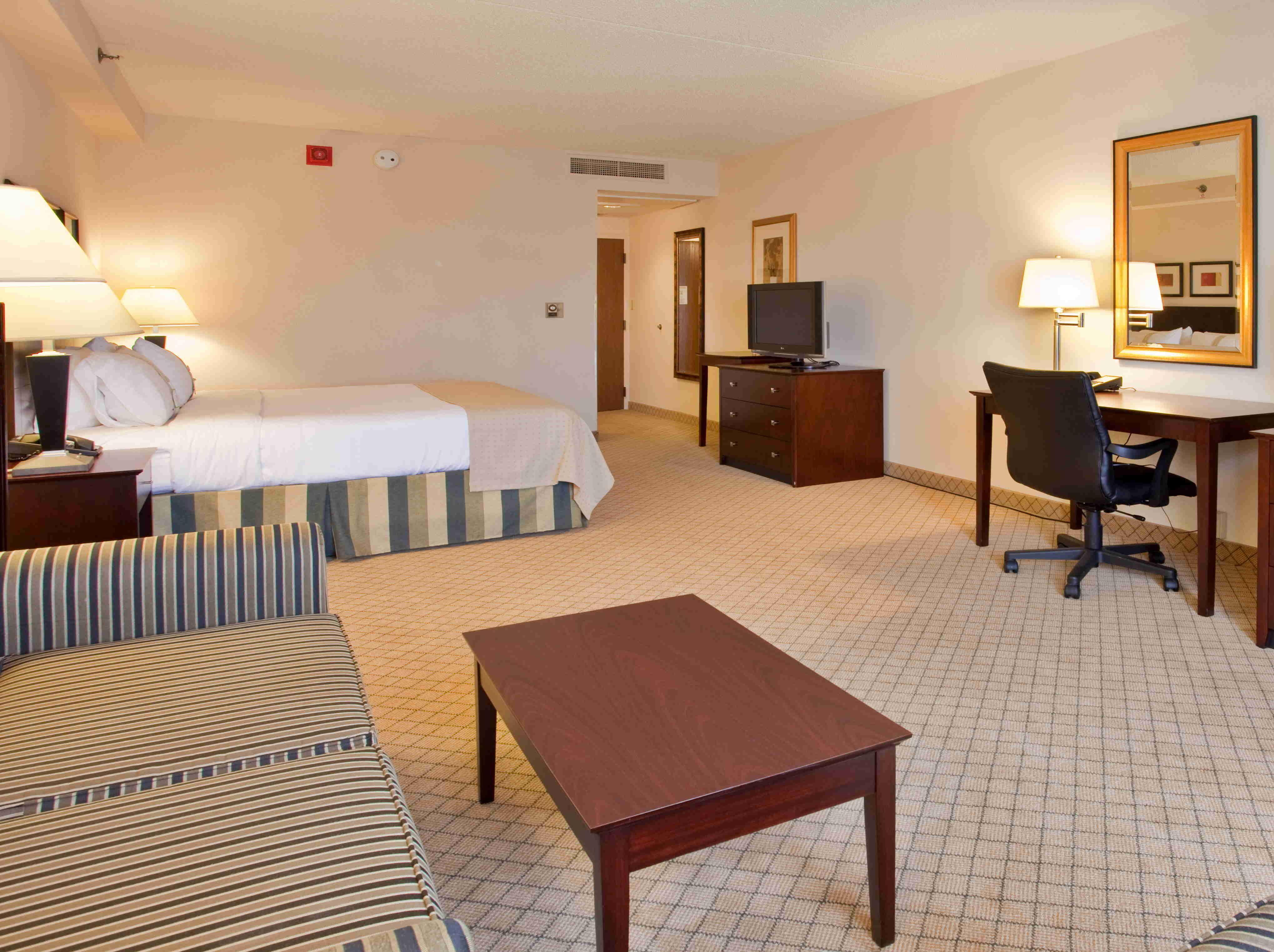Holiday Inn & Suites Springfield-I-44 By Ihg Exterior photo